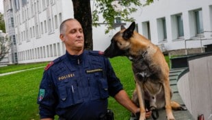 Hundeführer Gernot Schadner mit seinem dreijährigen belgischen Schäfer „Bandit“