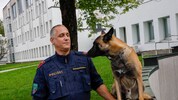 Hundeführer Gernot Schadner mit seinem dreijährigen belgischen Schäfer „Bandit“