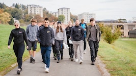 Jede Wanderung beginnt mit dem ersten Schritt – und jede Wanderung ist ein Schritt in Richtung ...