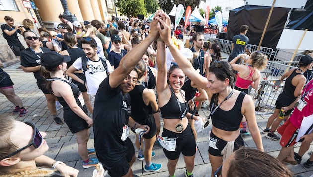 Durch das gegenseitige Helfen und Motivieren entsteht der besondere Spirit, der beim Event ...