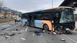Bei dem Unfall wurden insgesamt neun Personen verletzt.