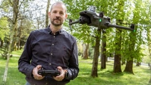 Oliver Bimber und seine Drohne