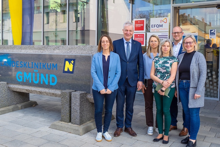 Gemeinsames Bild mit der Klinikleitung nach Besichtigung des Spitals Gmünd. Die ...