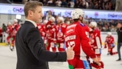 Daumen hoch bei Kirk Furey! Der Kanadier und KAC bleiben vereint.