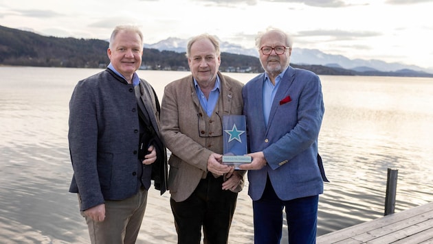 Hoteldirektor Roland Hirtenfelder, Award-Gewinner Harold Faltermeyer und Gastgeber Hans-Werner ...
