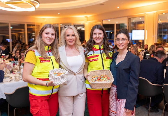 Freude bei der Wasserrettung.