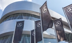 Mercedes-Benz hat alle Niederlassungen in Berlin an einen kanadischen Investor verkauft.