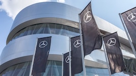 Die Abfindungen sind demnach Teil des Sparpakets „Next Level Performance“, mit dem Mercedes bis ...