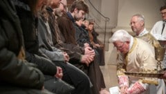 Erzbischof Franz Lackner bei der Fußwaschung