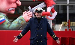Der deutsche Bildhauer Jacques Tilly ist wegen seiner Putin-Karikaturen in Moskau zu achteinhalb ...