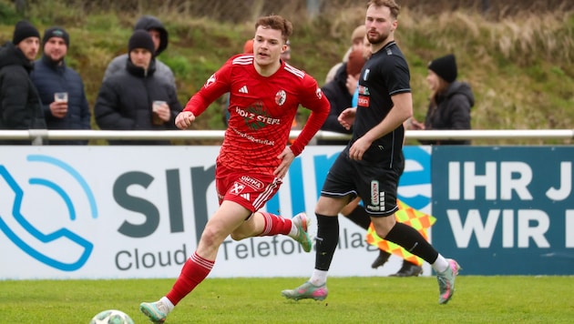 Tor und Assist in St. Johann: Kuchls Lukas Brückler (links)