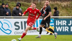 Tor und Assist in St. Johann: Kuchls Lukas Brückler (links)