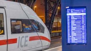 Der ICE (Symbolbild) musste evakuiert und durchsucht werden.