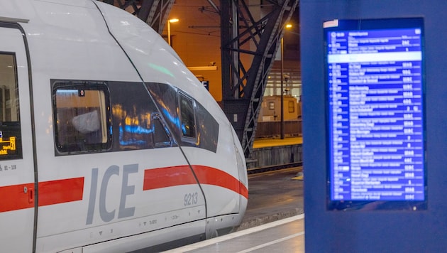 Der ICE (Archivbild) musste evakuiert und durchsucht werden.