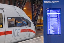 Der ICE (Archivbild) musste evakuiert und durchsucht werden.