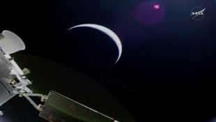 Die Raumkapsel „Orion“ der NASA mit der Erde im Hintergrund