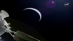 Die Raumkapsel „Orion“ der NASA mit der Erde im Hintergrund