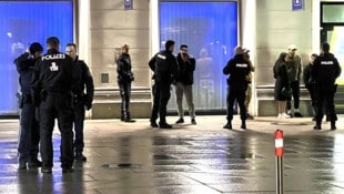 Zahlreiche Beamte waren in der Nacht im Einsatz.  