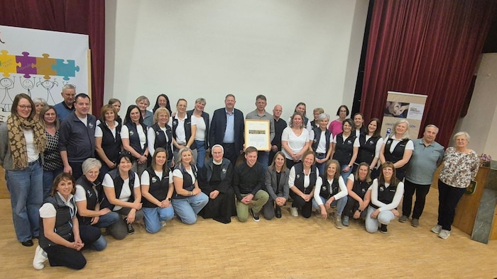 Das Team des Sprengels Defereggental-Kals mit Ehrenamtlichen und Projektmitarbeitern aus ...