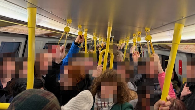 Völlig überfüllte U-Bahnen – nicht nur in den Stoßzeiten