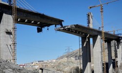 Eine zerstörte Brücke nach einem US-Luftangriff in Teheran