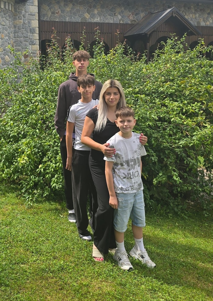 Nada Jotanovic mit ihren Söhnen Filip, Michael und Elias.