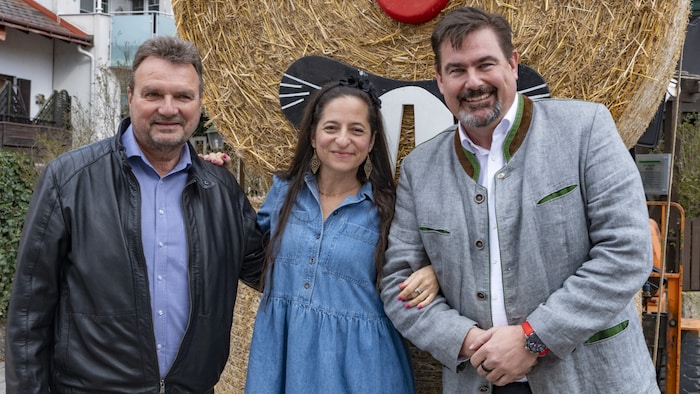 Ex-Minister Karl Schlögl mit Caroline Athanasiadis und Bürgermeister Stefan Steinbichler.
