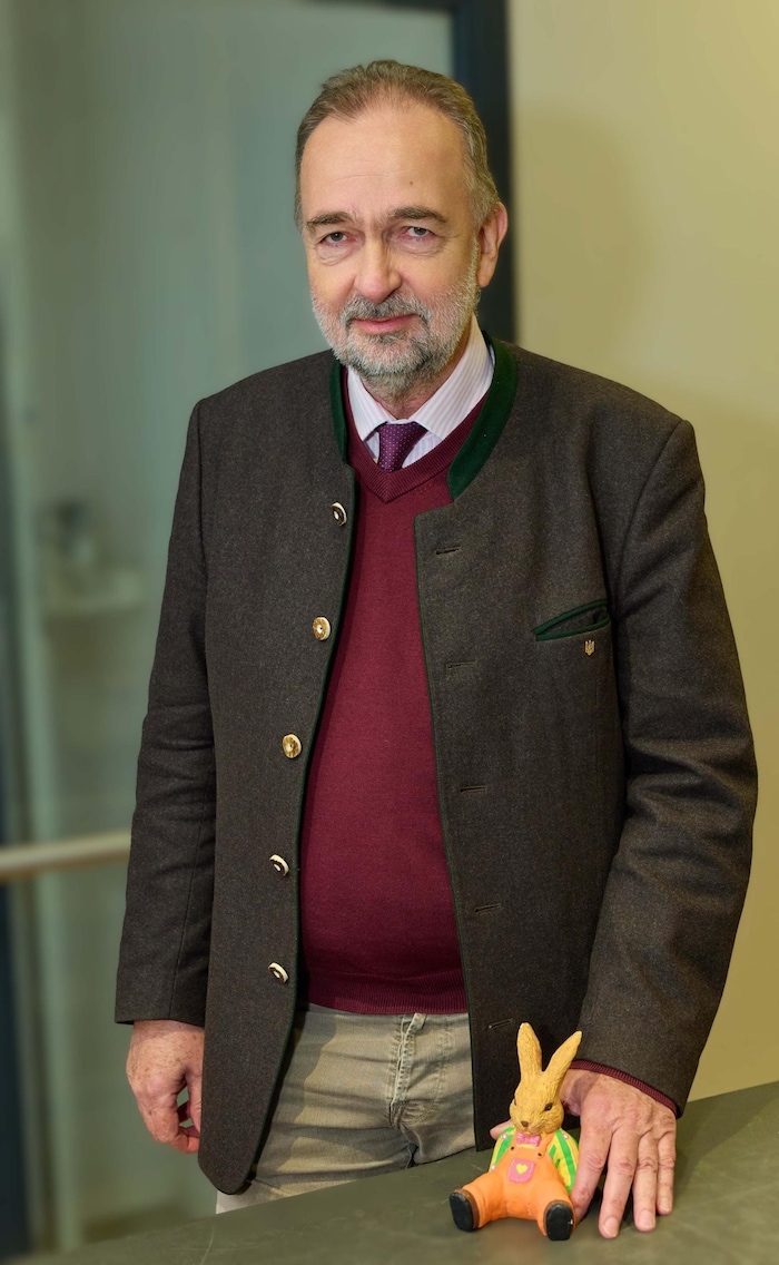 „Es ist ohnehin schwierig, alle zusammenzubringen, weil zum Beispiel, so wie mein Sohn, viele ...