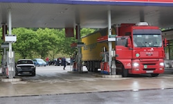 In Slowenien ist das Tanken tendenziell noch günstiger als in Österreich. (Symbolbild)