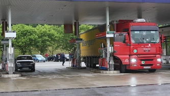 In Slowenien ist das Tanken tendenziell noch günstiger als in Österreich. (Symbolbild)