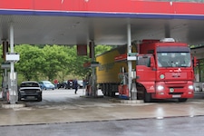 In Slowenien ist das Tanken tendenziell noch günstiger als in Österreich. (Symbolbild)