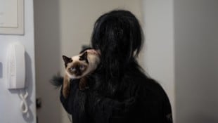 Eva S. (35) mit „Momo“ wurde in ihren eigenen vier Wänden sexuell belästigt.