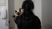 Eva S. (35) mit „Momo“ wurde in ihren eigenen vier Wänden sexuell belästigt.