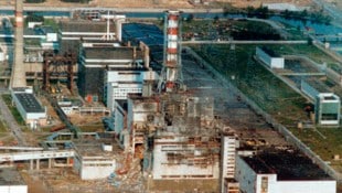 Die Nuklearkatastrophe von Tschernobyl (rus: Чернобыль, ukr: Чорнобиль (Tschornobyl)) ereignete ...