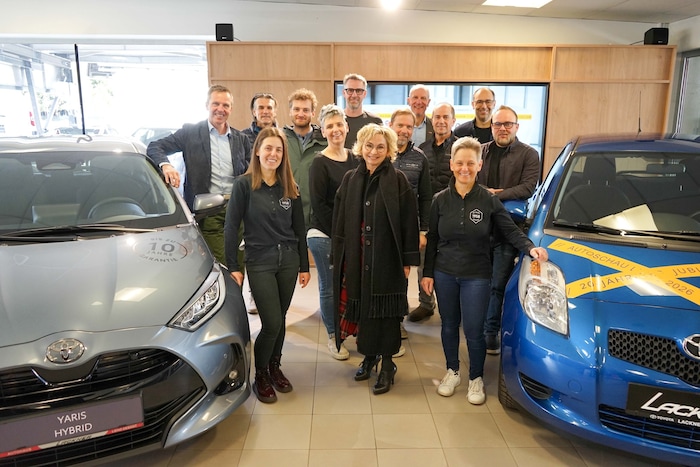 Gastgeberin BM Elisabeth Blanik (Mitte) und die Vertreter der Autohäuser freuen sich auf viele ...