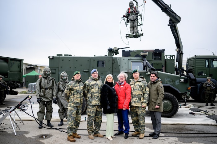 Besuch in Korneuburg: Dorfer, Schlechter, Ministerin Tanner, „Krone-NÖ“-Redaktionsleiter Lukas ...