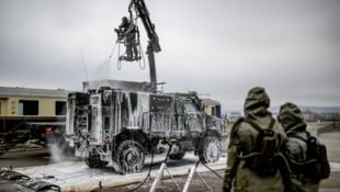 Die Dekontamination eines Fahrzeuges: Die Experten aus Korneuburg machen das blitzschnell und ...