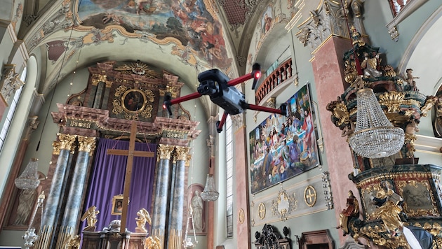 Solche Drohnen werden über der Messe schweben.