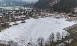 Auf der freien Wiese soll der Campingplatz erweitert werden.