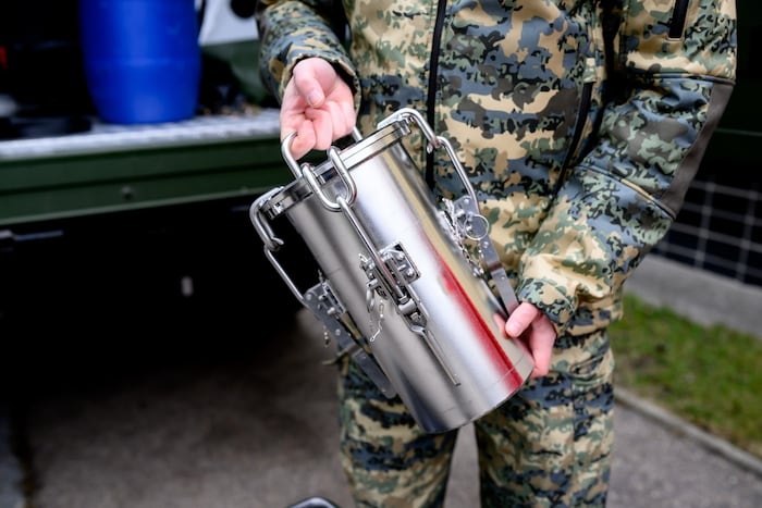 In solchen Behältern werden mögliche gefährliche Stoffe sicher transportiert.