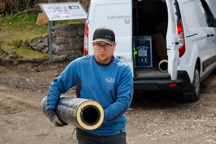 Bauhofchef Georg Handlechner baute die neue Wasserleitung mit seinen Mitarbeitern in Mattsee.