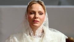 Fürstin Charlène: Der Spitzenschleier ist ein Muss – die Farbe Weiß ist beim Papstbesuch nur ...