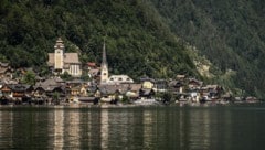 Dieser malerische Anblick lockt Touristenmassen nach Hallstatt und gilt auch als Symbolbild für ...
