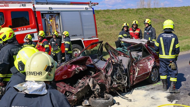 Das Auto wurde völlig demoliert.