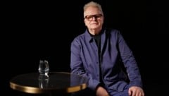 70 Jahre jung und unermüdlich: Der deutsche Popstar Herbert Grönemeyer blickt bereits freudig ...