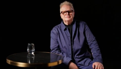 70 Jahre jung und unermüdlich: Der deutsche Popstar Herbert Grönemeyer blickt bereits freudig ...