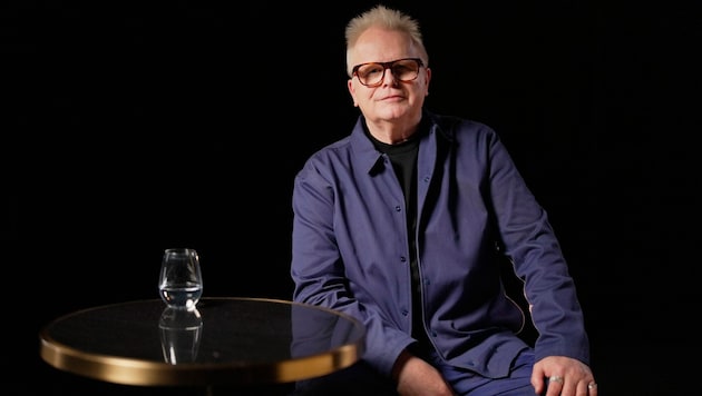 70 Jahre jung und unermüdlich: Der deutsche Popstar Herbert Grönemeyer blickt bereits freudig ...