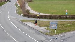 Öffi-Nutzer allein auf weiter Flur: Eine der Haltestellen an der B156 ist in Bergheim mitten auf ...