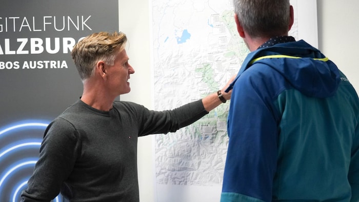 Ganz Salzburg ist abgedeckt: Stabstellenleiter Martin Harter (re.) mit Jochen Schöndorfer