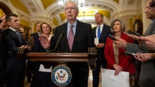 Nach der Austritts-Drohung stellen sich Republikaner (im Bild: Senator Mitch McConnell) und ...